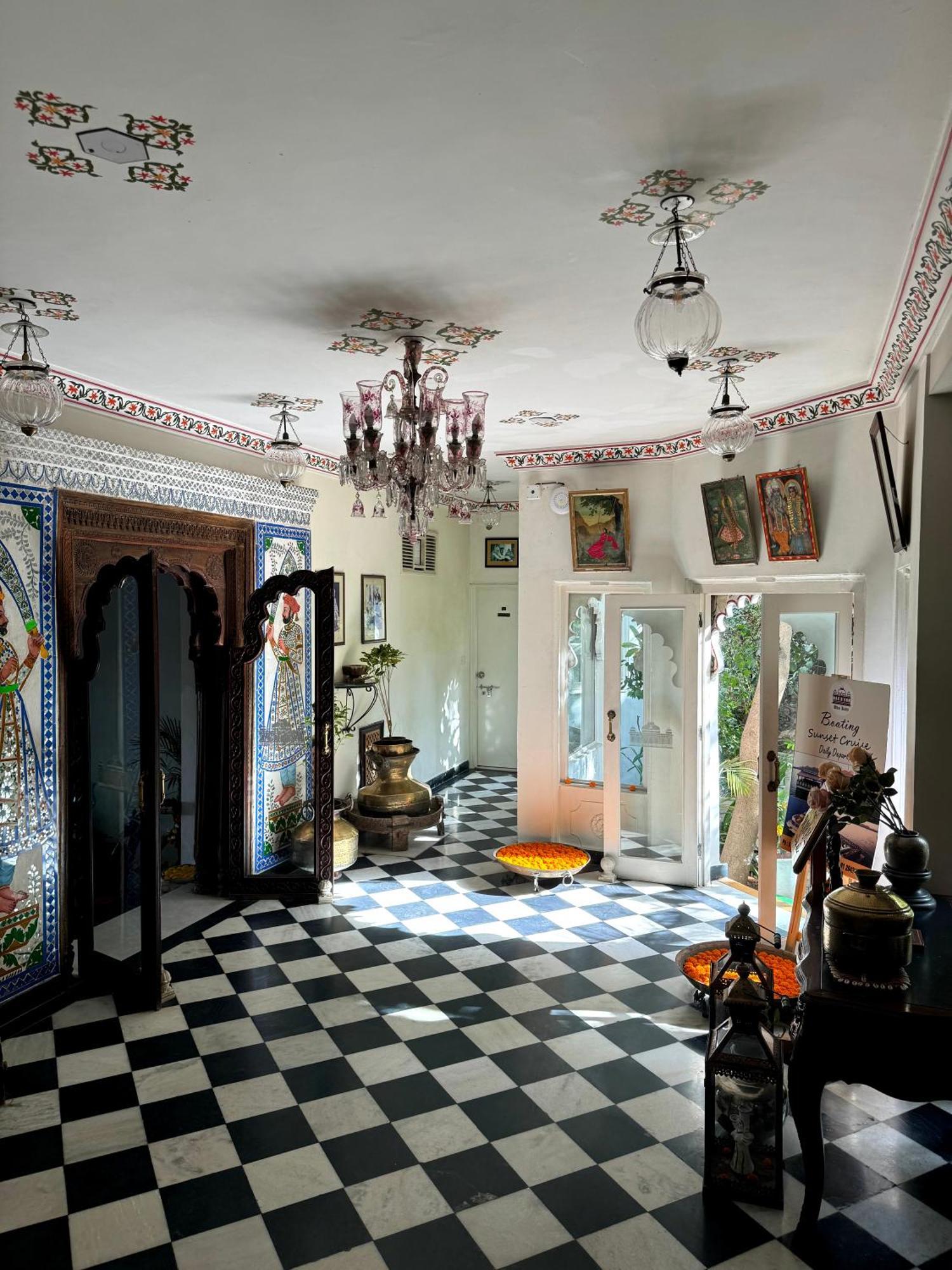Отель Udai Kothi Удайпур Экстерьер фото
